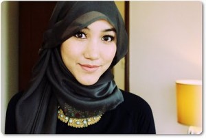 gambar model jilbab untuk wajah bulat