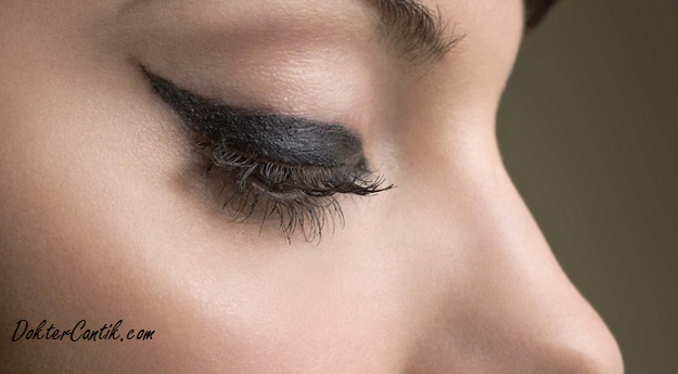 Eye Liner Untuk Make Up Remaja