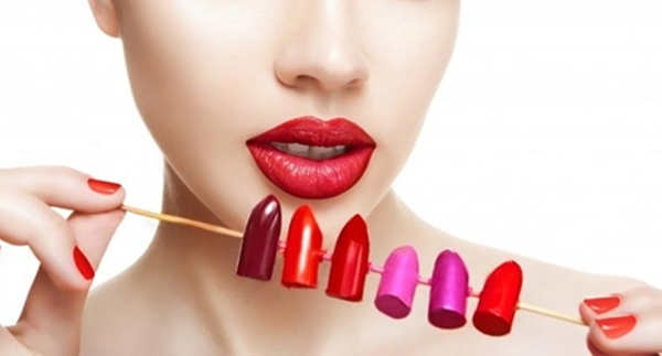 cara memilih warna lipstik yang sesuai dengan warna kulit