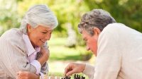 4 Tips Mencegah Demensia di Usia Tua