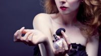 Waspadai Efek Samping Pemakaian Parfum