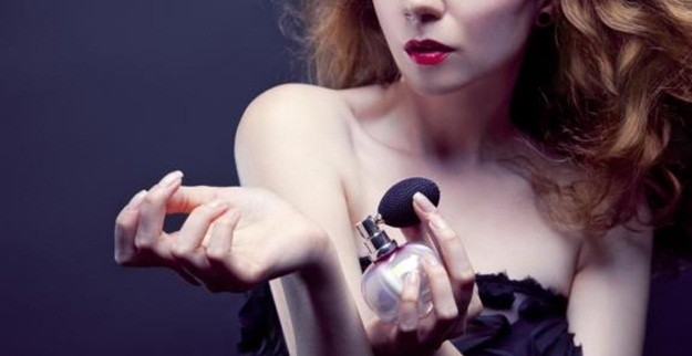 Waspadai Efek Samping Pemakaian Parfum