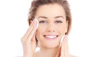 4 Cara Mengurangi Pemakaian Make Up