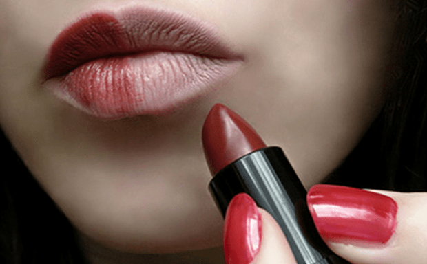 Tips Memilih Lipstik yang Tepat Untuk Bibir Gelap