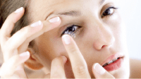 Tips Aman Memasang dan Melepaskan Kontak Lensa