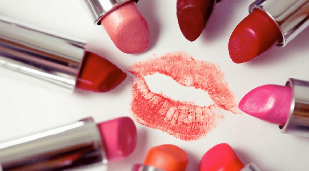4 Tips Memilih Warna Lipstik Sesuai Warna Kulit