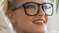 10 Tips Make-up agar Terlihat Cantik dengan Kacamata