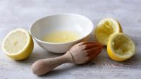 Cara Mengatasi Jerawat Dengan Jus Lemon Dingin