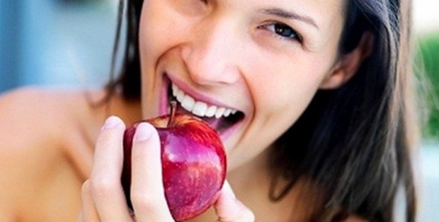 13 Makanan Untuk Mempercantik Gigi 