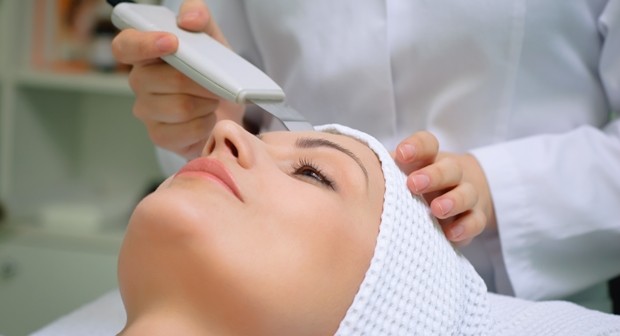 7 Keunggulan Terapi Laser Dibanding Facial